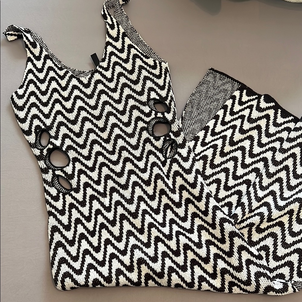 Black and White Zigzag Knit Dress